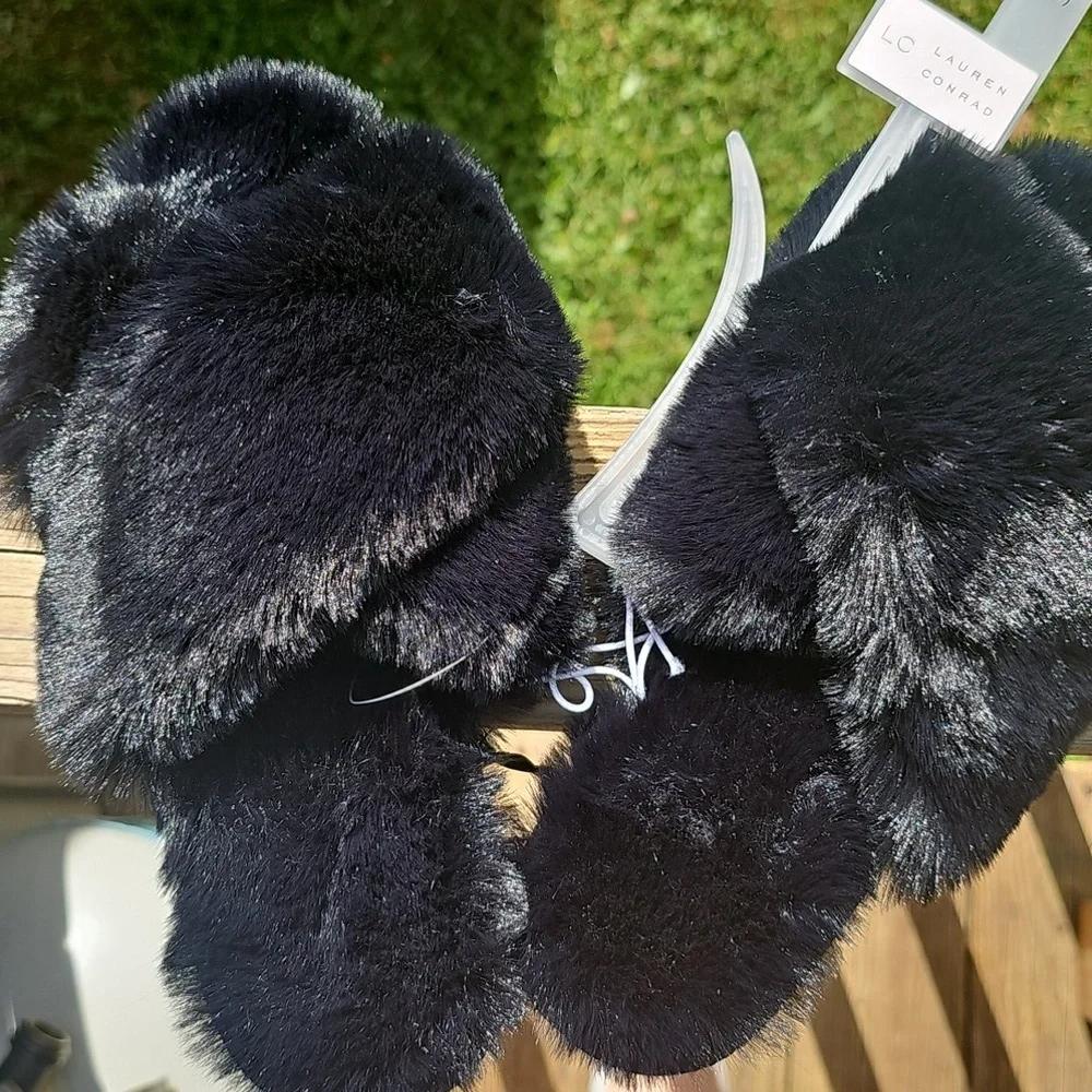 LC Lauren Conrad Black Fuzzy Slippers - Picture 4 of 4
